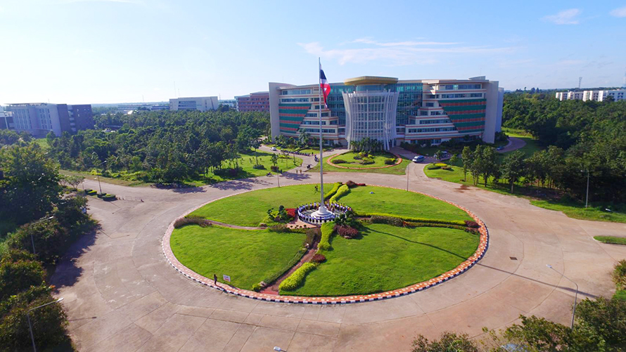 乌隆皇家大学参加泰国升旗活动 乌隆他尼皇家大学 Udon Thani Rajabhat University